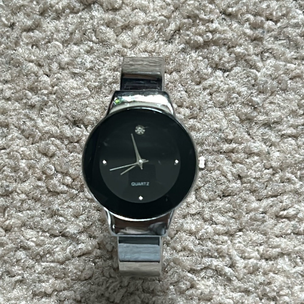 Time Studio women’s vintage bracelet watch black/silver with‎ diamond feature
